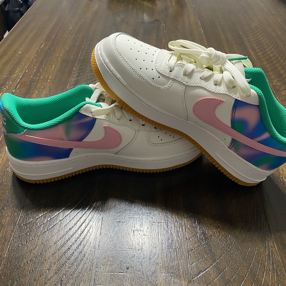 Nike Air Force 1 LV8 3